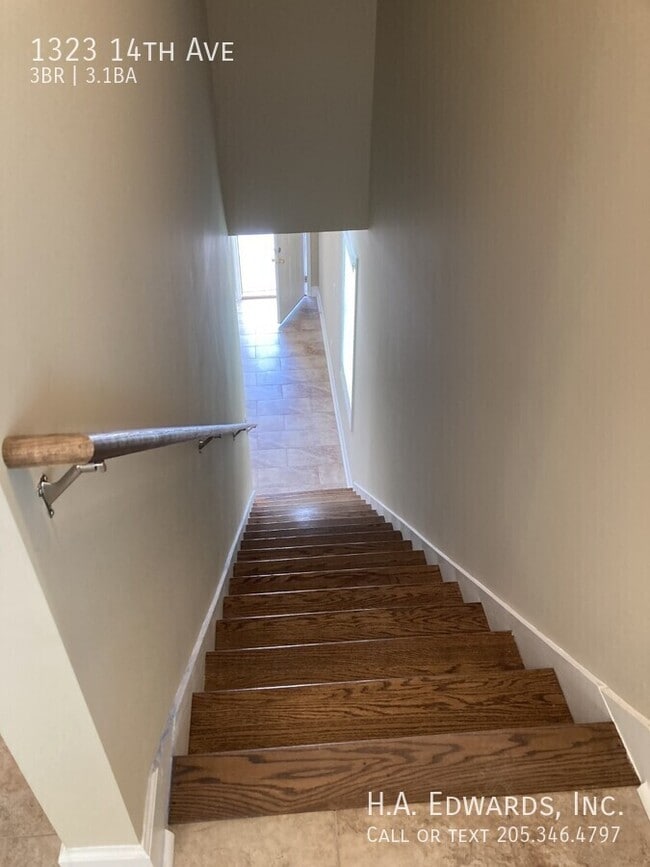 Building Photo - 1323 14th Ave