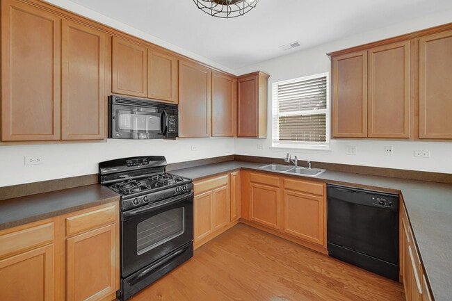 Building Photo - 1243 Waverly Dr