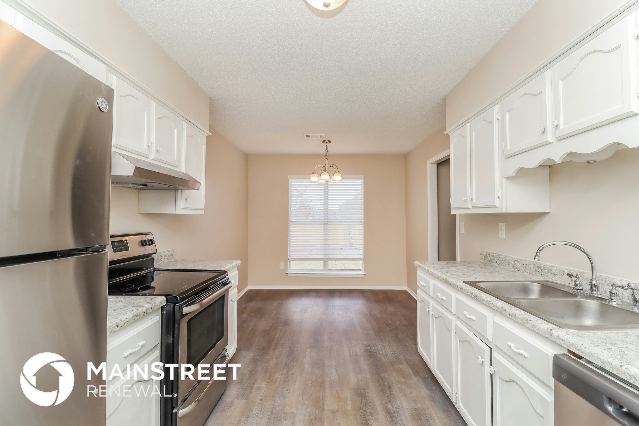 Building Photo - 4250 Brighton Dr