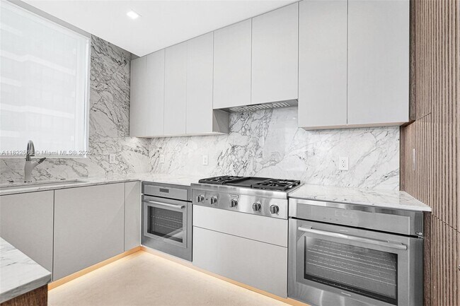 Building Photo - 3535 S Ocean Dr