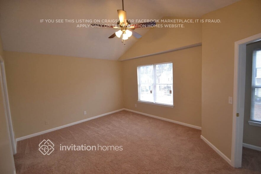 Building Photo - 347 Springhaven Way SE