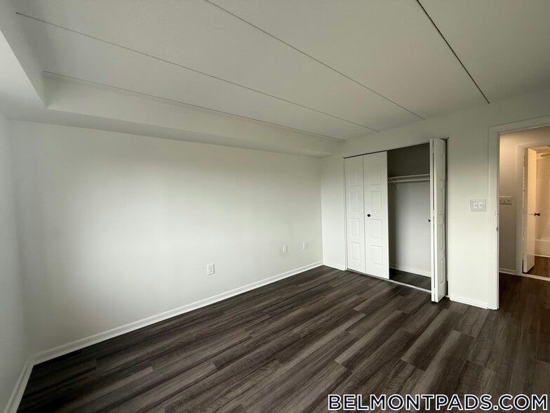 Building Photo - 53 Hill Rd