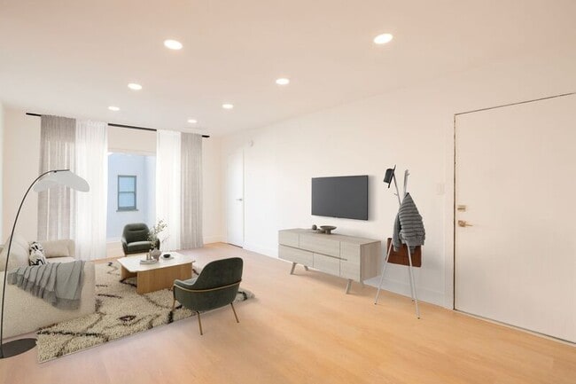 Building Photo - 921 N Gardner St