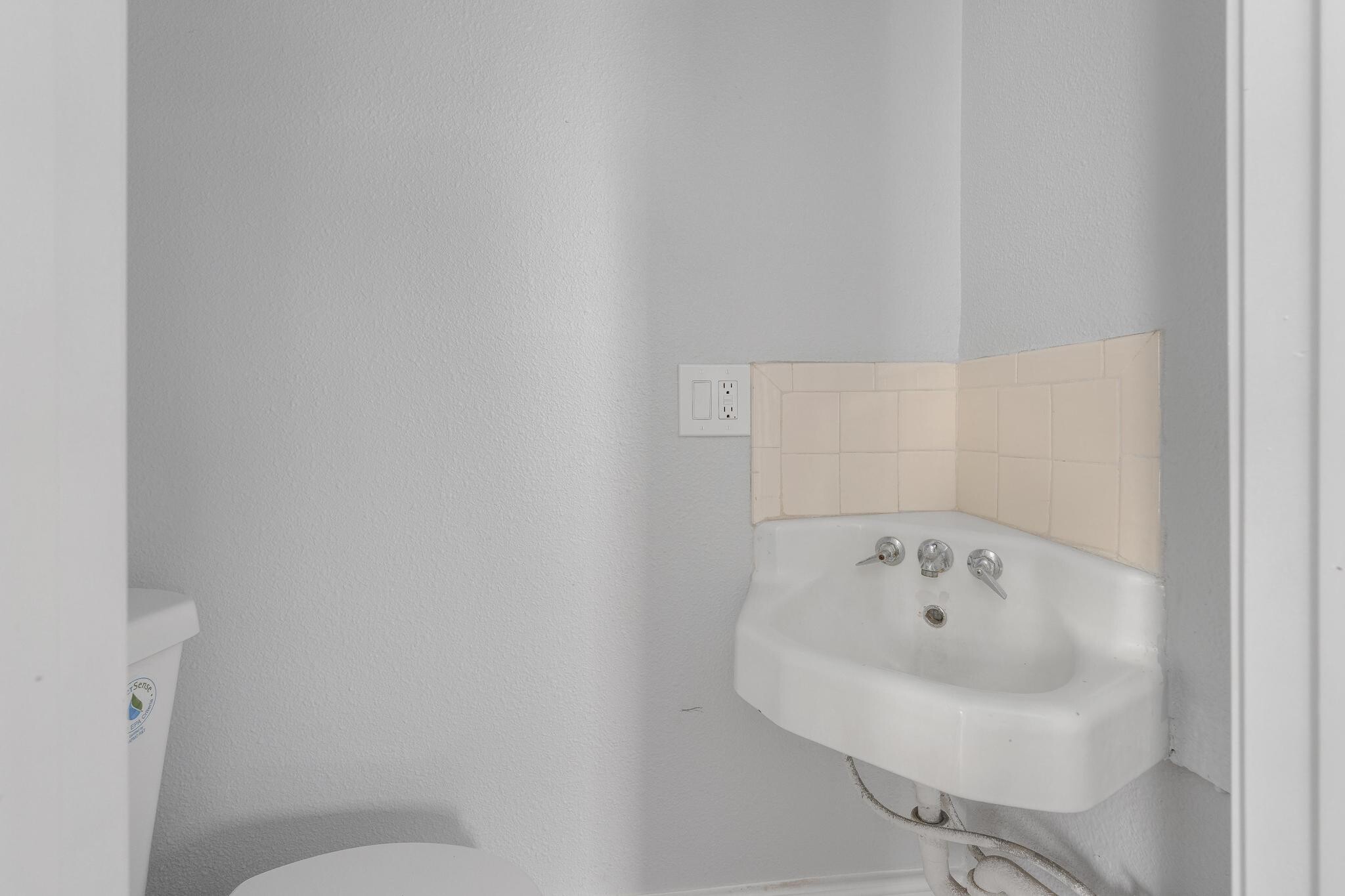 Building Photo - 221 N Elizabeth St