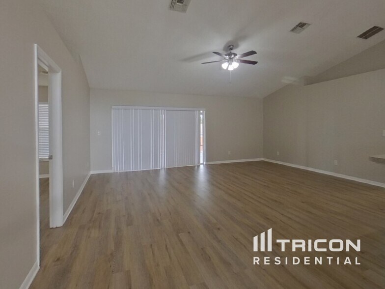 Building Photo - 4081 Lake Bluff Dr
