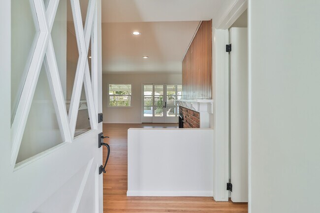 Building Photo - 19616 Victory Blvd