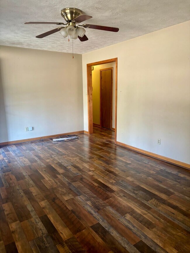 Building Photo - Deposit Special !