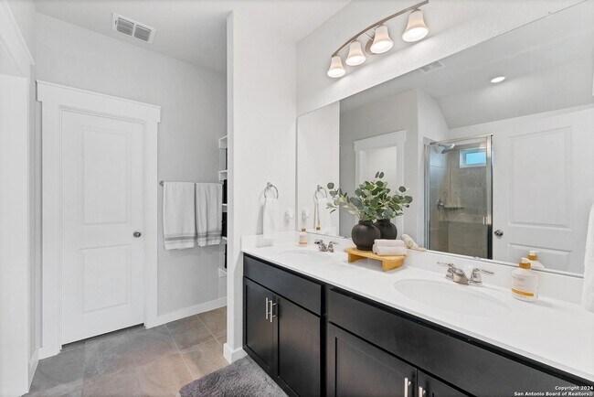 Building Photo - 4323 W Vasquez Cir
