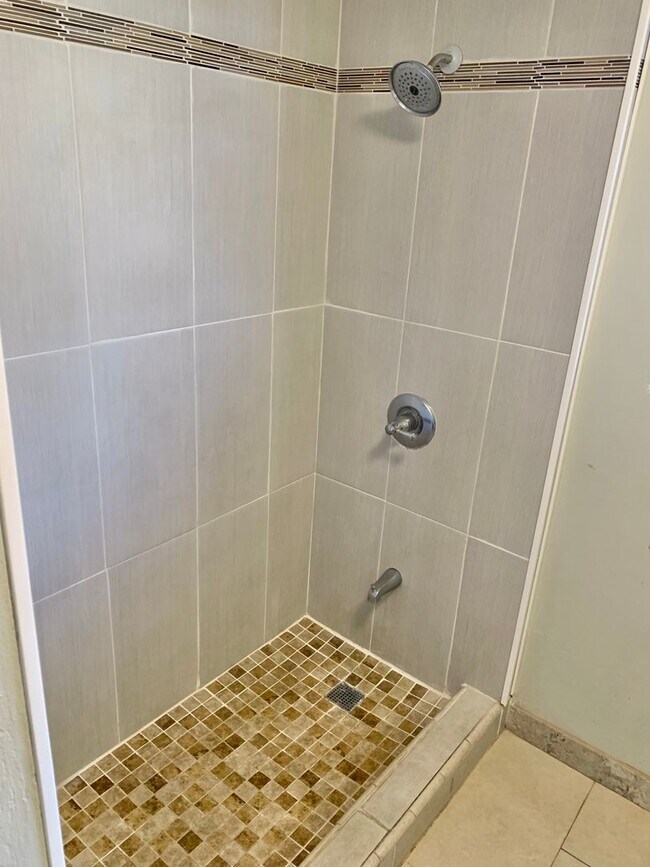 Building Photo - 938 Makiki St