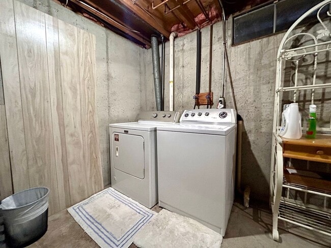 Building Photo - Four Bedroom Home in Southeast Grand Rapids