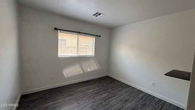 Building Photo - 679 W Jardin Dr