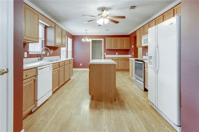 Building Photo - 6057 Gaines Ferry Rd