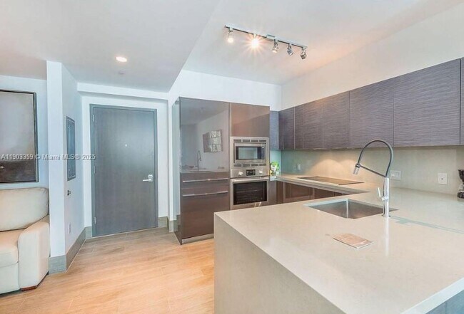 Building Photo - 1080 Brickell Ave