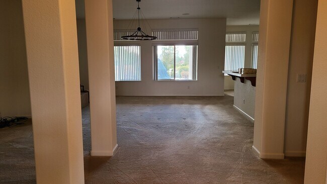 Building Photo - Luxury 5bed/3ba Rental in Spanish Springs ...