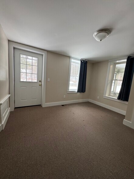 Building Photo - 14 Tatro Rd