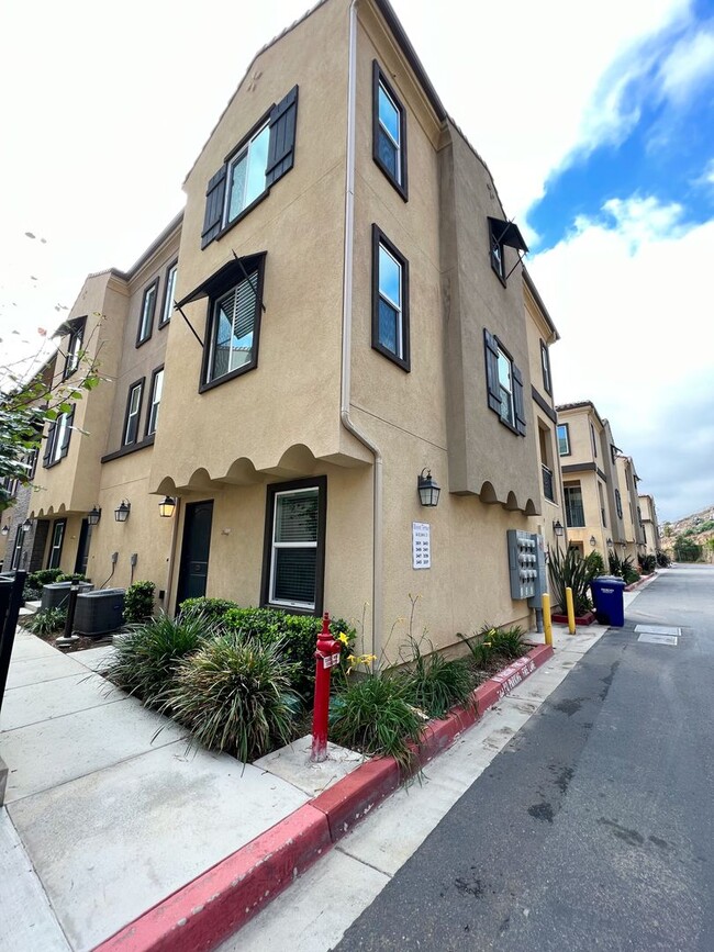 Primary Photo - New 3BR Townhouse in San Marcos at Mission...