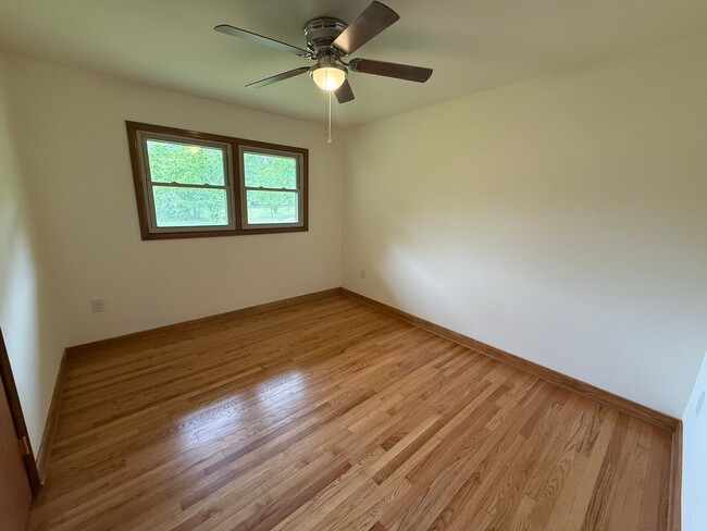 Building Photo - Large 4-Bed Brick Rancher with 2-Car Attac...