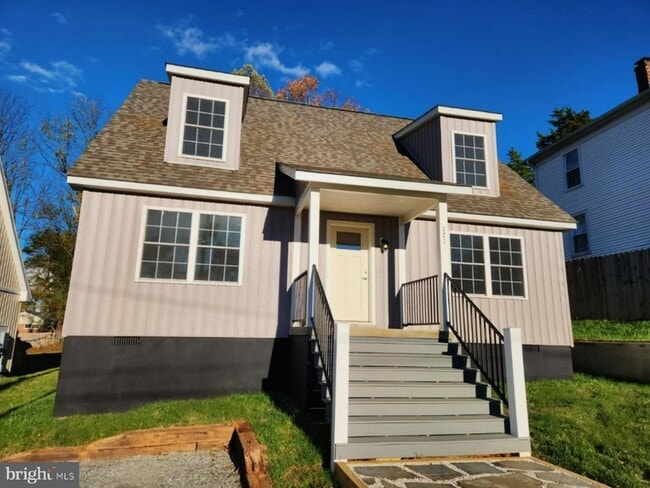 Building Photo - 171 N Almond St