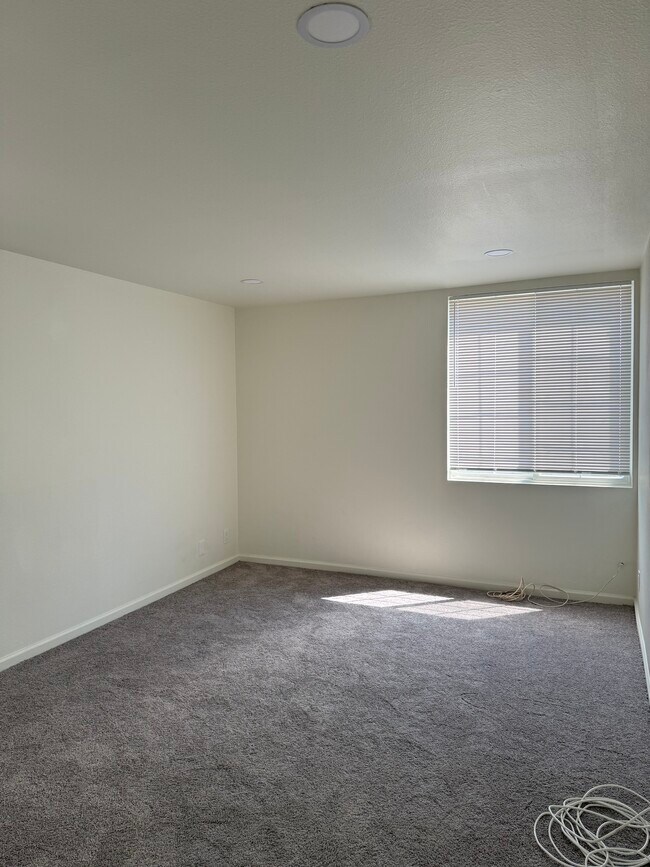 Building Photo - 5050 Coldwater Canyon Ave