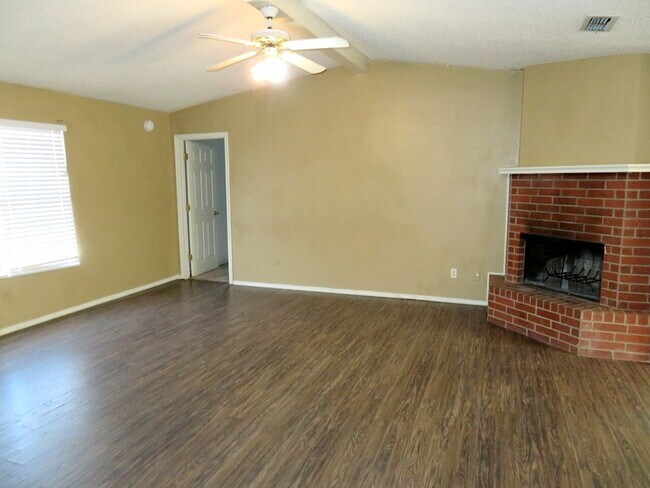 Building Photo - Beautiful Home Located In Shadow Hills & F...