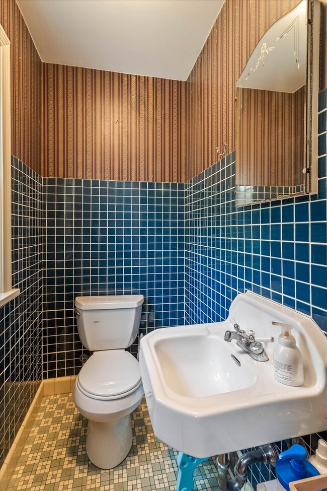 Building Photo - 745 Greenview Pl