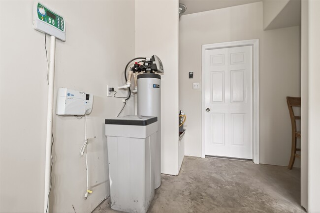 Building Photo - 24526 Avellino Ct