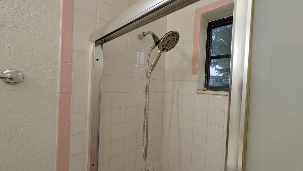 Building Photo - 2842 Van Buren St