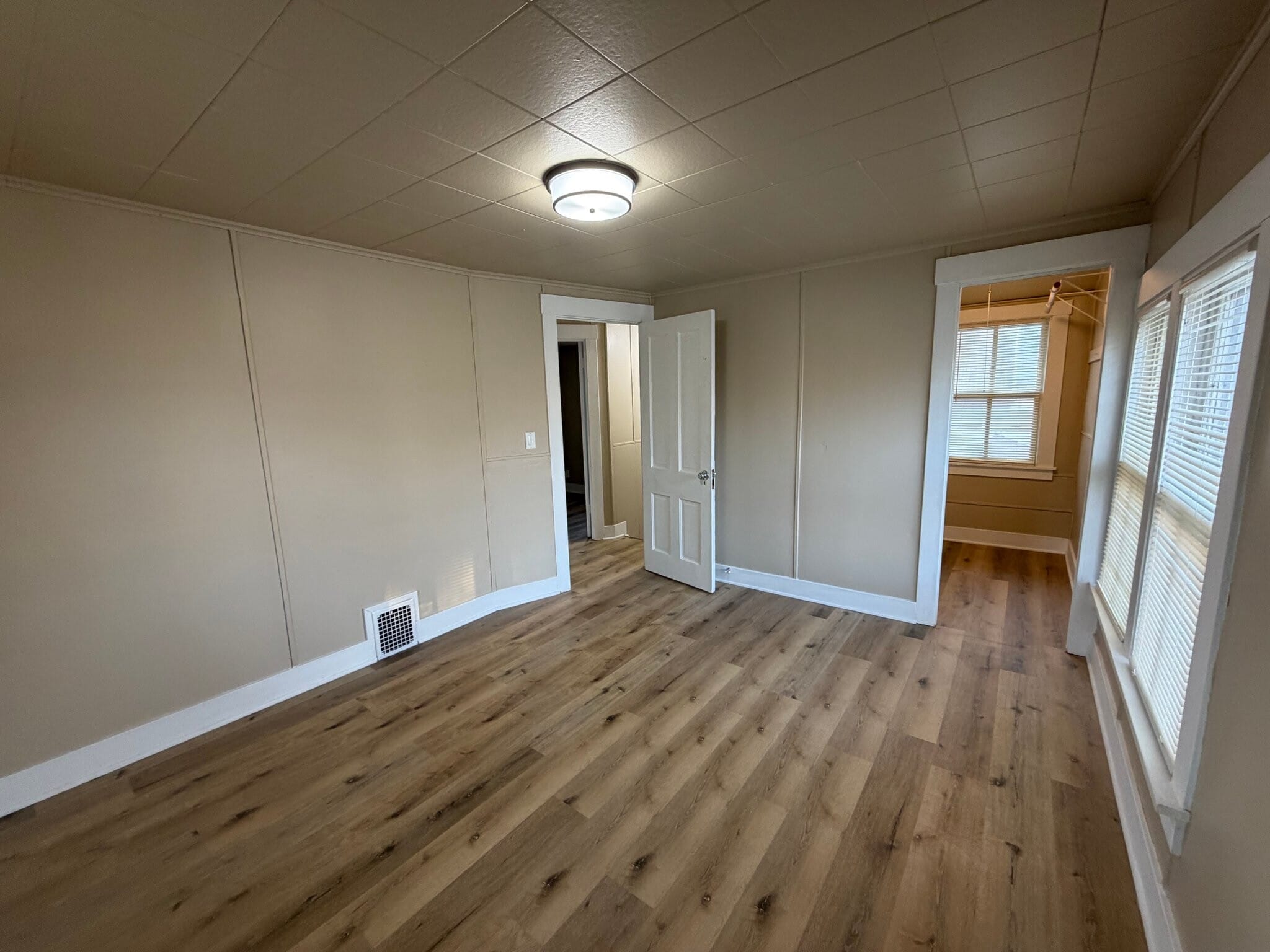 Building Photo - 708 N 10th St