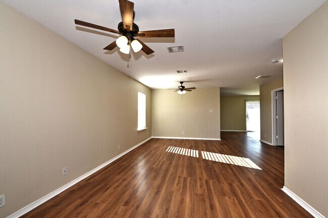 Building Photo - 4 Bedrooms!!!!! 2.5 bath and 2 attached ca...