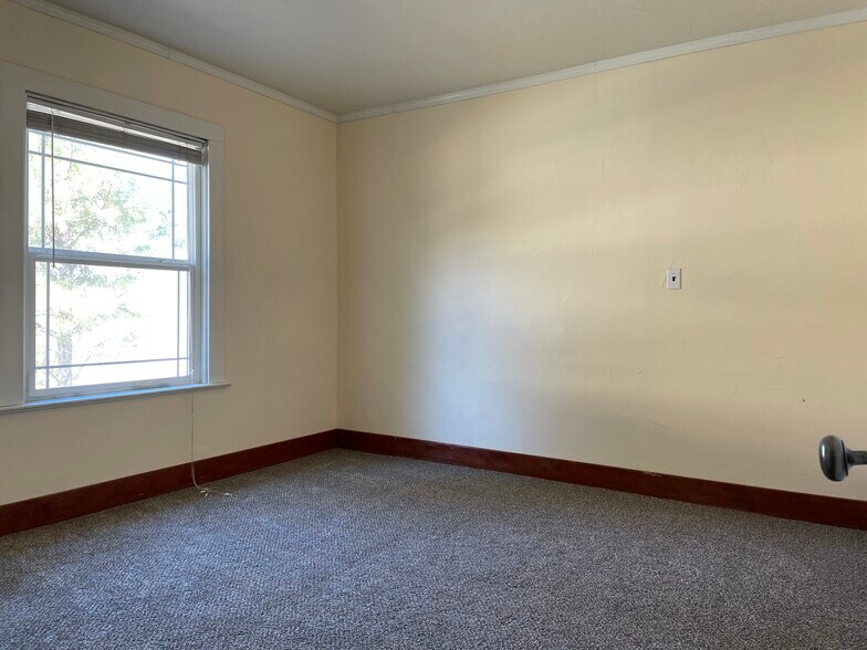 Building Photo - 228 E Schonchin St
