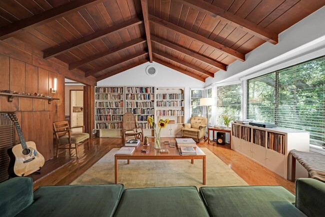 Building Photo - 7503 Willow Glen Rd