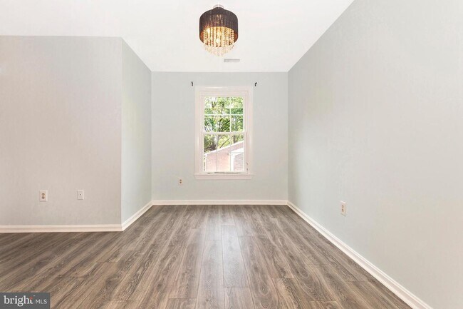 Building Photo - 826 Quince Orchard Blvd