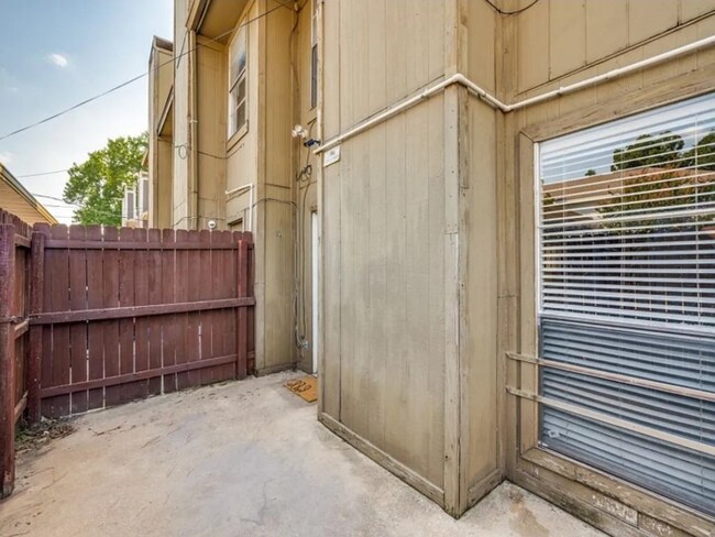 Building Photo - 7500 Chapin Rd