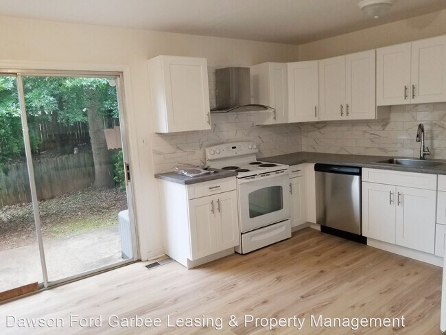 Building Photo - 3 br, 1.5 bath House - 424 West Cadbury Drive
