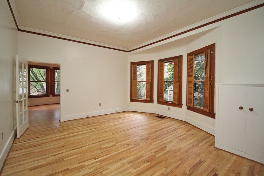 Building Photo - 1820 SW Main St