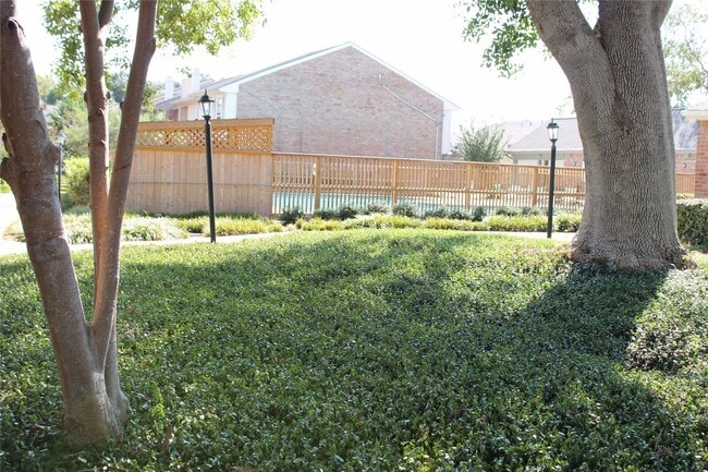 Building Photo - 5976 Woodway Place Ct