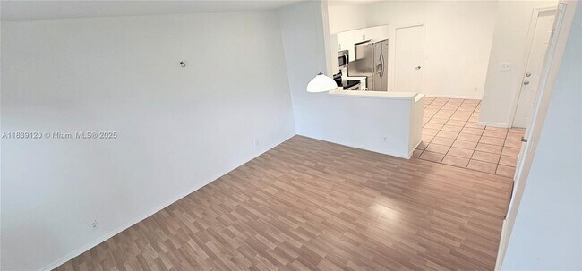 Building Photo - 2058 Madeira Dr