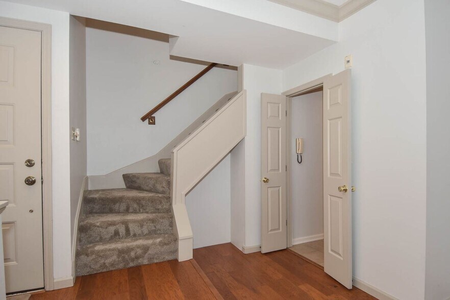 Building Photo - 4444 Lindell Blvd
