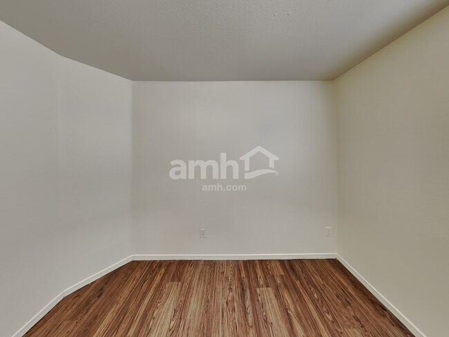 Building Photo - 8708 E Crescent Ave