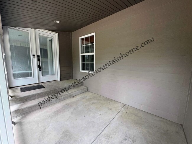 Building Photo - 4 Bed/2 Bath Home in Village Green