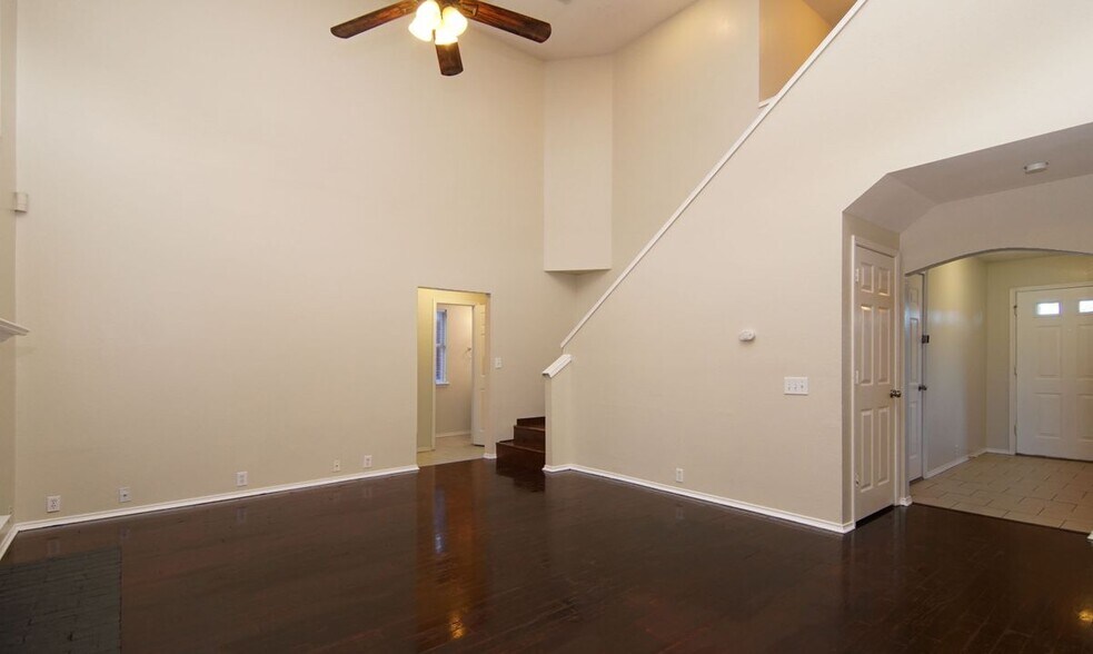 Building Photo - 1049 Highland Station Dr