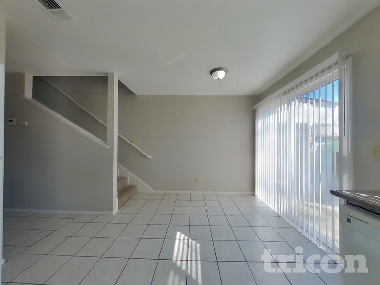 Building Photo - 1872 Little John Way