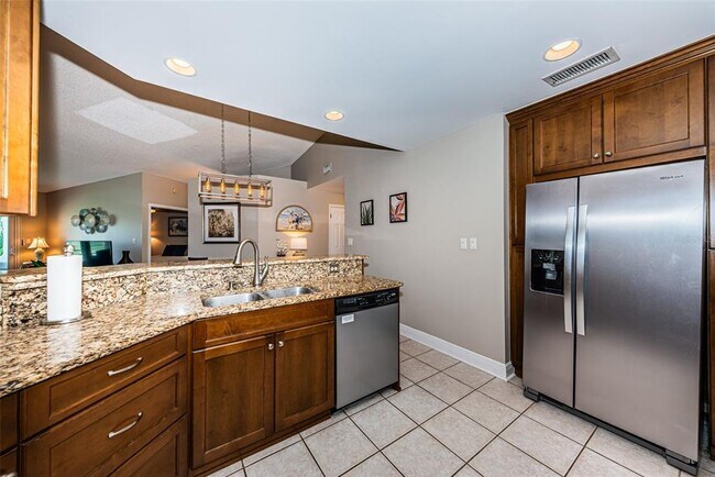 Building Photo - 6020 Bahia Del Mar Cir N