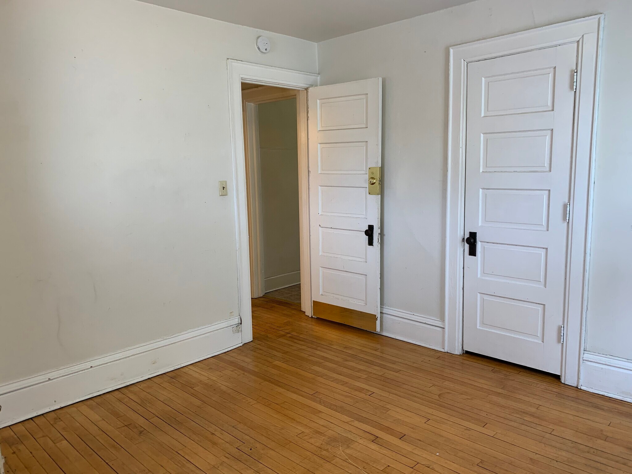 Building Photo - 834 E Gorham St