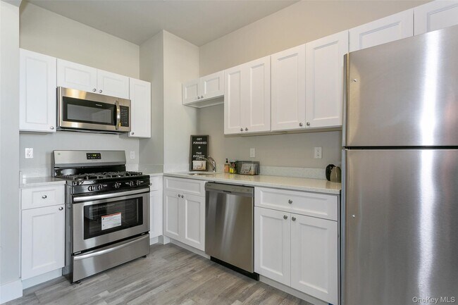 Building Photo - 70 Ashburton Ave