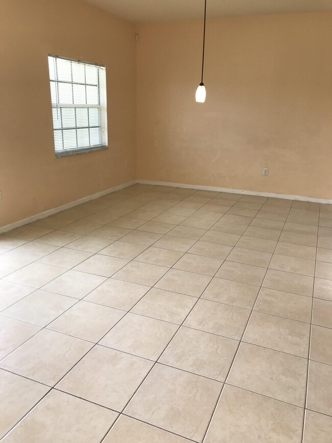 Building Photo - 4234 Emerald Vista