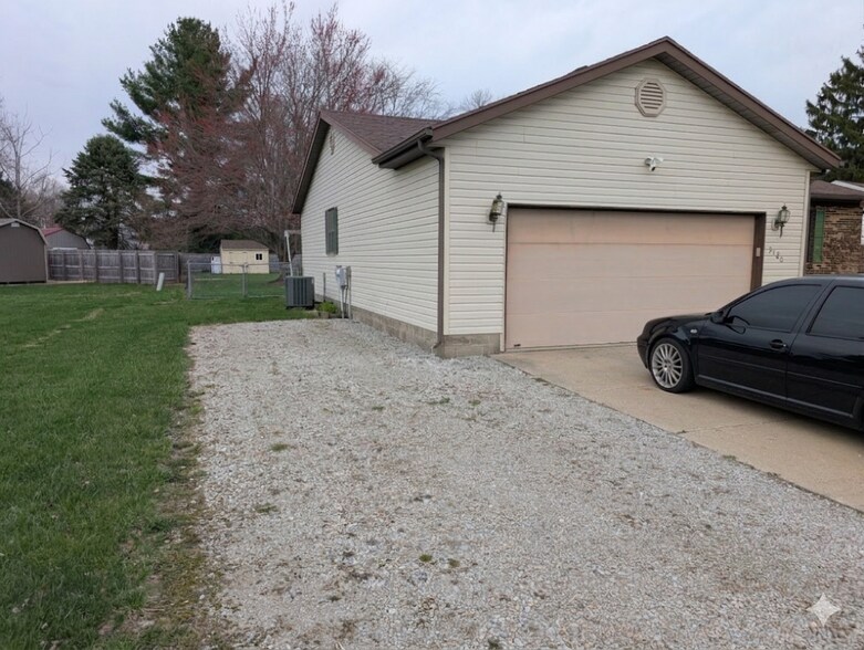 Building Photo - 3980 Apache Trl