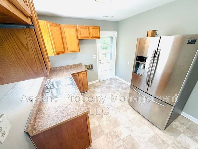 Building Photo - 717 Caruthers Rd