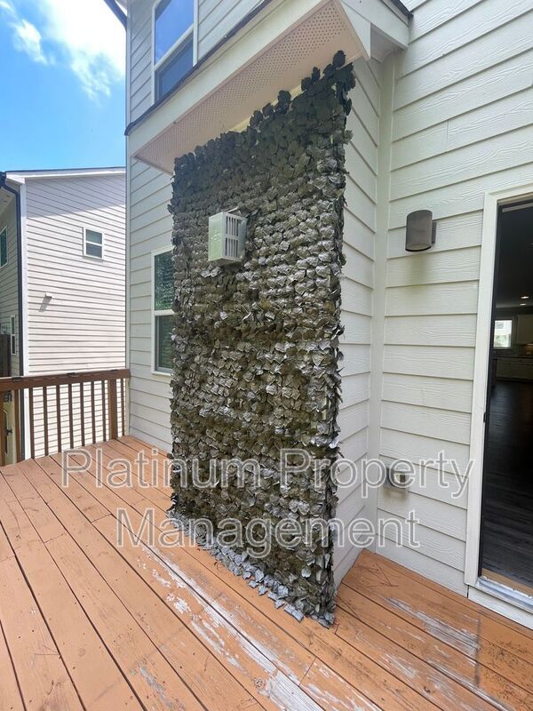 Building Photo - 1631 Venture Pt Wy