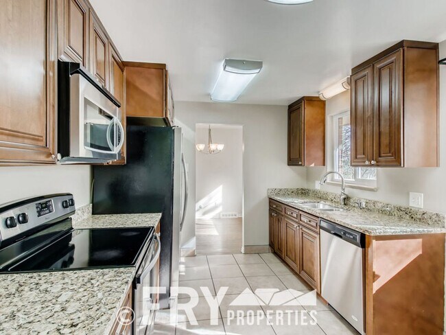 Building Photo - Beautifully remodeled 3-bedroom, 2.5-bath duplex in Wheat Ridge